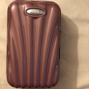 Pink Samsonite for ANA first class amenity…